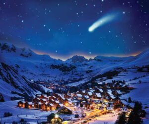 Eleganckie tło do szopki z motywami Betlejem, aniołów i gwiazd — idealne do podkreślenia duchowego wymiaru Świąt.