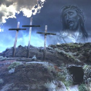 dekoracja do grobu, jezus na tle niebieskiego nieba, trzy krzyże, skały , góry,